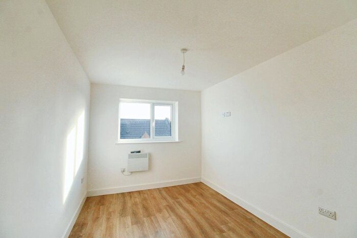 2 Bedroom Flat To Rent In Chalk Court, Villa Street, Beeston, NG9