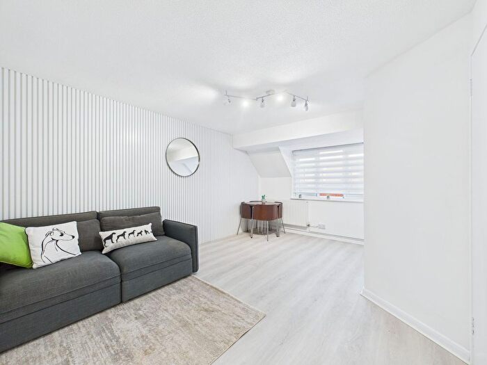 1 Bedroom Flat For Sale In The Oaks, Bell View Manor, HA4