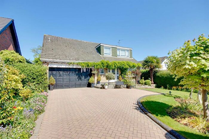 4 Bedroom Detached House For Sale In West Ella Road, Kirk Ella, HU10