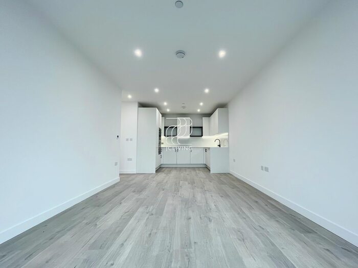 2 Bedroom Flat To Rent In Willowbrook House, Coster Avenue N4