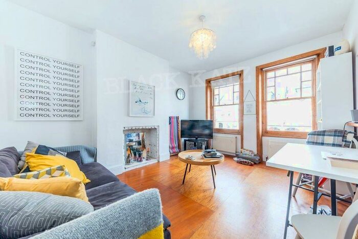 2 Bedroom Flat To Rent In Glebe Road, N8