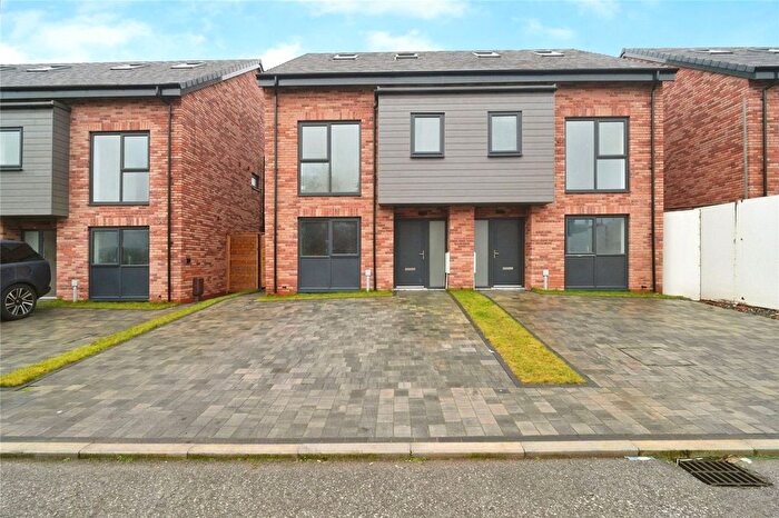 4 Bedroom Semi-detached House For Sale In Albion Hall Place, Farnworth / Kearsley, Bolton, BL4