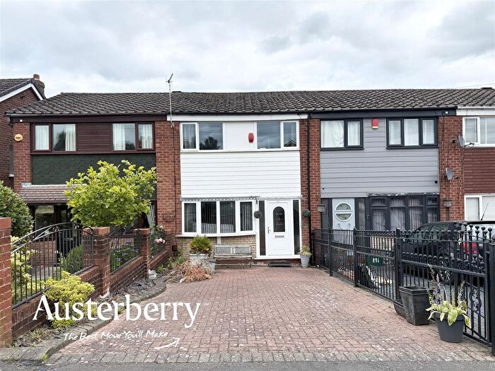 3 Bedroom Town House For Sale In Kettering Drive, Stoke-On-Trent, ST2