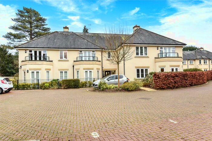 2 Bedroom Apartment To Rent In Kirtling Place, Chilbolton Avenue, Winchester, Hampshire, SO22