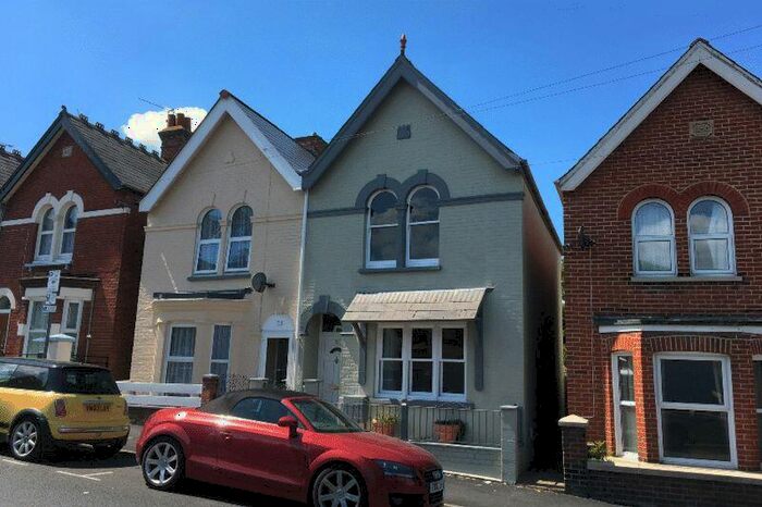 3 Bedroom Semi-Detached House To Rent In Gordon Road, Cowes, PO31