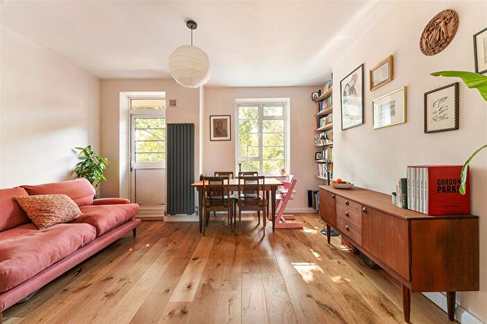 2 Bedroom Flat For Sale In Loddiges Road, Hackney, E9