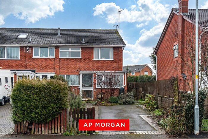 3 Bedroom End Of Terrace House For Sale In Green Lane, Catshill, Bromsgrove, Worcestershire, B61