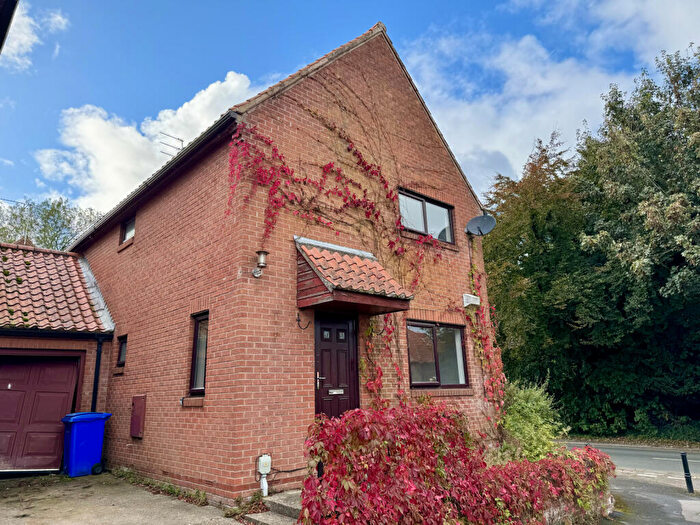 3 Bedroom Link Detached House For Sale In West Mill Rise, Walkington, HU17