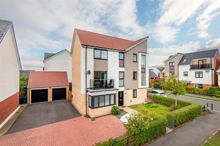5 Bedroom Detached House For Sale In Elemore Close, Great Park, NE13