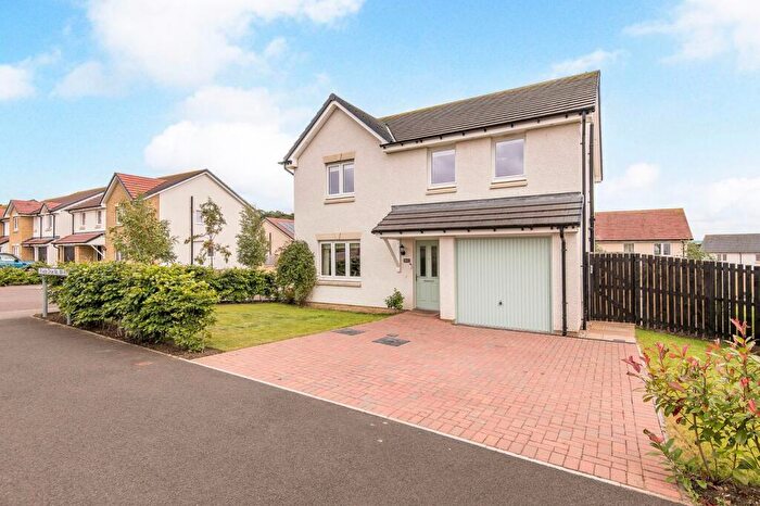 4 Bedroom Detached House For Sale In Curlew Way, Inverkeithing, KY11