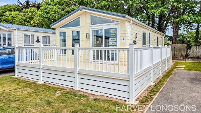 2 Bedroom Park Home For Sale In Solent Breezes Holiday Park, SO31