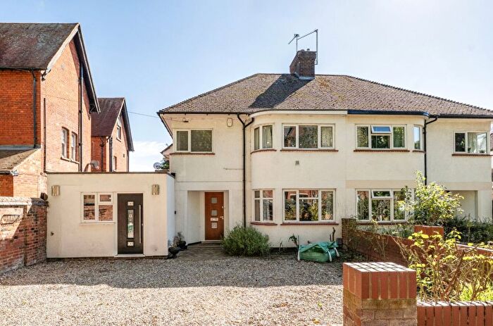 4 Bedroom Semi-Detached House For Sale In Linden Road, Bedford, MK40