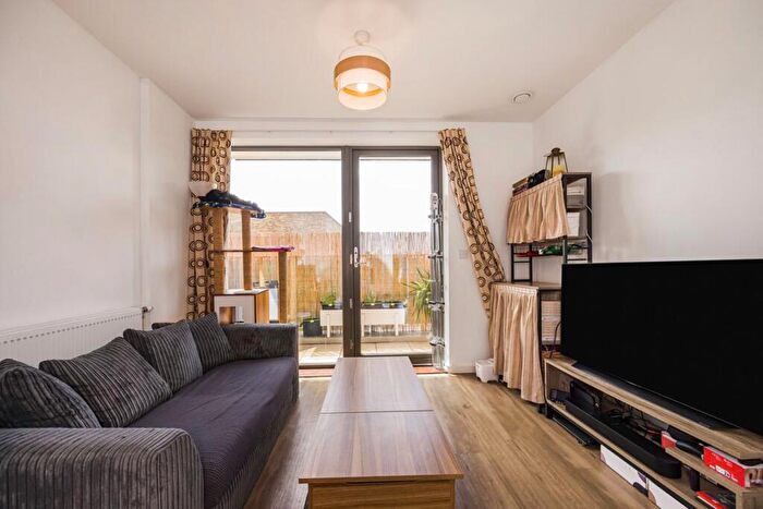 2 Bedroom Apartment To Rent In Pioneer Court, Canning Town, E16