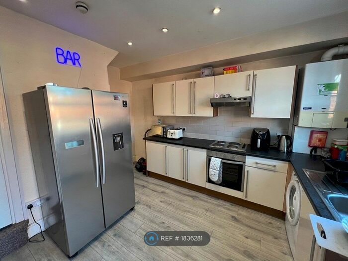 6 Bedroom Terraced House To Rent In Trelawn Terrace, Leeds, LS6