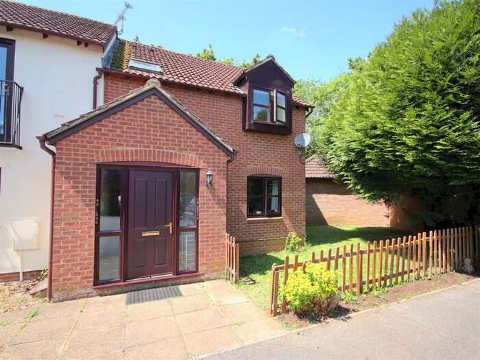 1 Bedroom Apartment For Sale In Warwick Close, Chippenham, SN14
