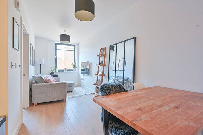 1 Bedroom Flat For Sale In Aldenham Road, Bushey, WD23