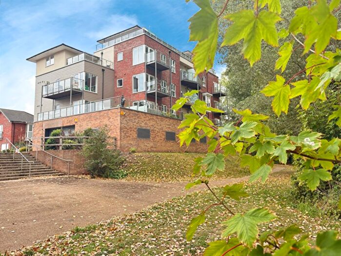 2 Bedroom Flat For Sale In Kingfisher Close, Warwick, CV34