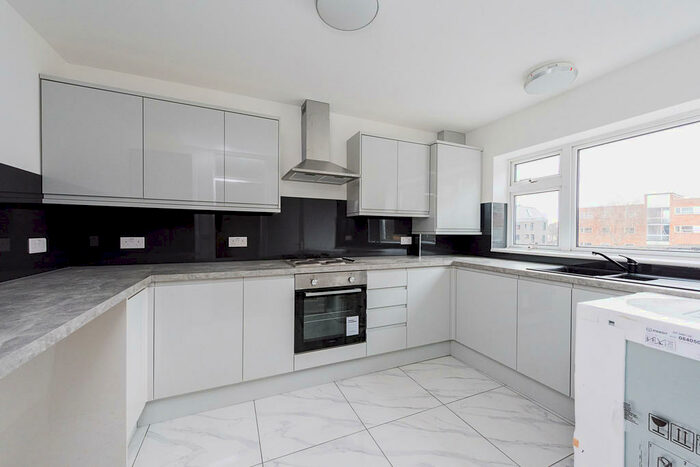 2 Bedroom Apartment To Rent In Fairstead Lodge, Snakes Lane West, Woodford Green, IG8