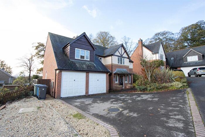 5 Bedroom Detached House For Sale In Coupland Close, Old Whittington, Chesterfield, S41
