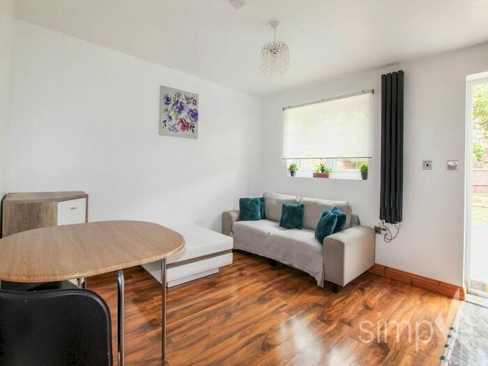 4 Bedroom Detached House To Rent In Paddington Close, Hayes, Middlesex, UB4