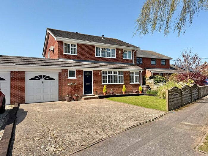 3 Bedroom Detached House For Sale In Foxhayes Lane, Langley, SO45