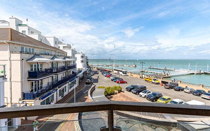 2 Bedroom Apartment To Rent In The Parade, Cowes, PO31