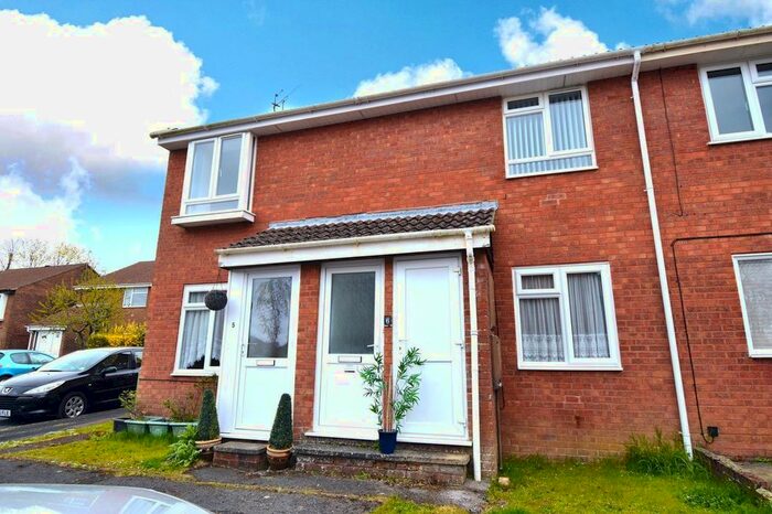 2 Bedroom Flat To Rent In Meon Close, Clanfield, Waterlooville PO8