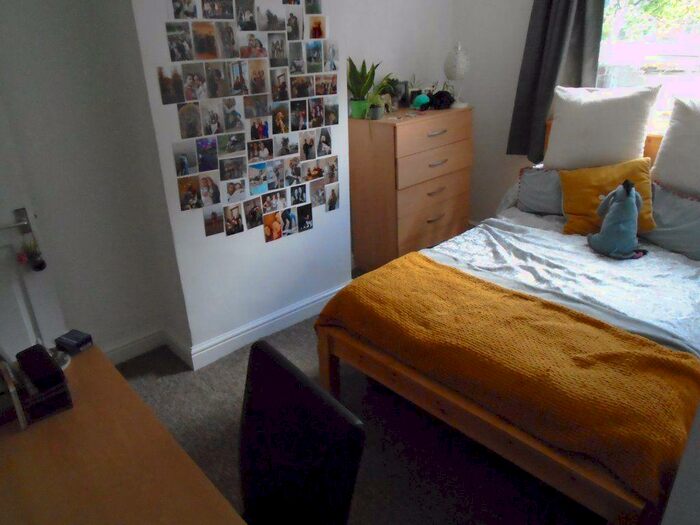 3 Bedroom House To Rent In Dale, B29