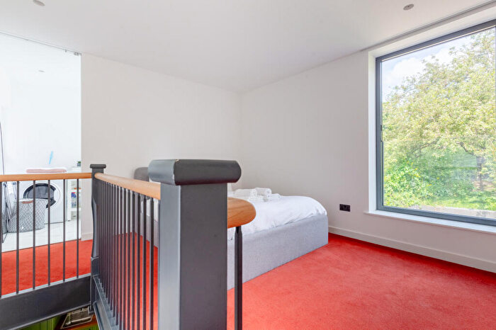 1 Bedroom Terraced House To Rent In Gifford Street, London, N1