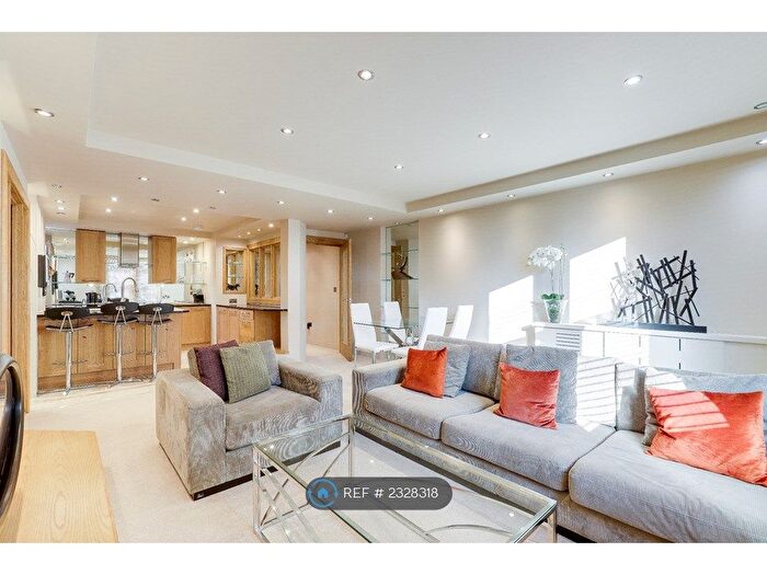 2 Bedroom Flat To Rent In Castle Boulevard, Nottingham, NG7