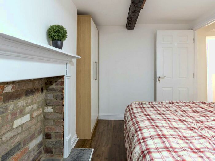 4 Bedroom Apartment To Rent In Queen Square #, LS2