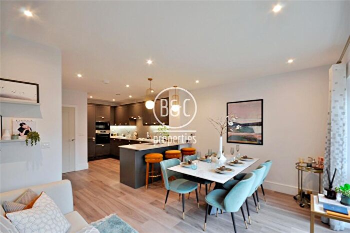 4 Bedroom End Of Terrace House To Rent In Sunapee Road, Reading, Berkshire, RG2