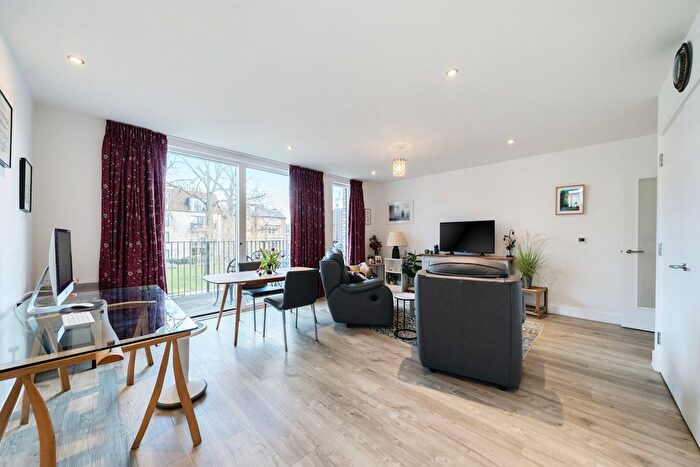 2 Bedroom Flat To Rent In Marwood Square, London, N10