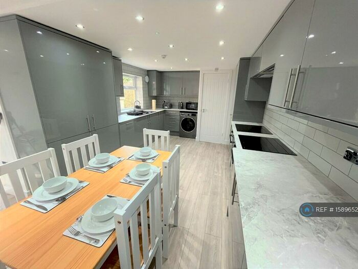 6 Bedroom Semi-Detached House To Rent In Lambrook Road, Bristol, BS16