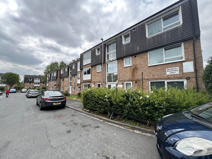 2 Bedroom Flat To Rent In Quarry Road, Huddersfield, West Yorkshire, HD1