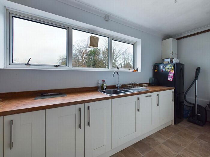 2 Bedroom Flat For Sale In Queens Court, Haywards Heath, RH16