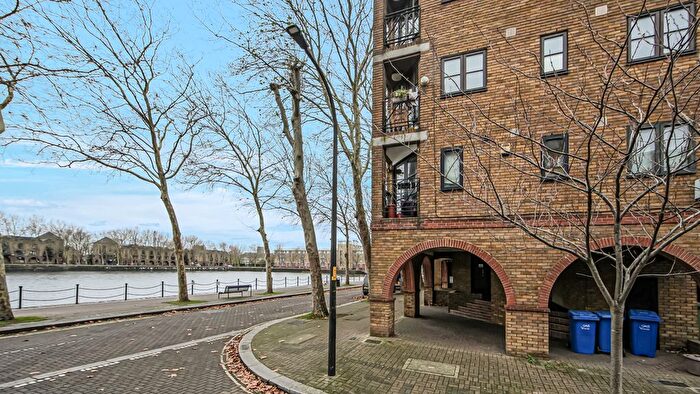 1 Bedroom Flat To Rent In Brunswick Quay, Surrey Quays, SE16