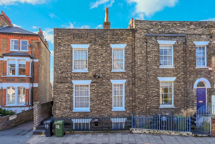 1 Bedroom Flat To Rent In Rectory Grove, Clapham Old Town, SW4