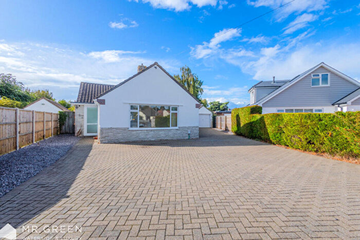 3 Bedroom Detached Bungalow For Sale In Wilton Close, Christchurch, Dorset, BH23