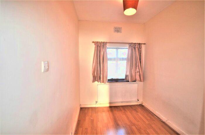 5 Bedroom End Terrace House To Rent In Roll Gardens, IG2