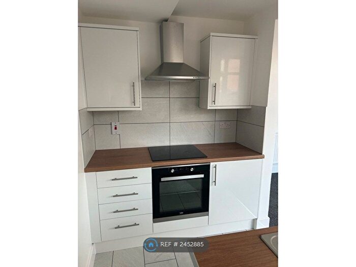 3 Bedroom Semi-Detached House To Rent In Glenco Road, Coventry, CV3