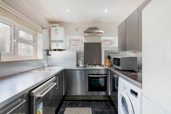 4 Bedroom Flat To Rent In Brockley Rise, London, SE23