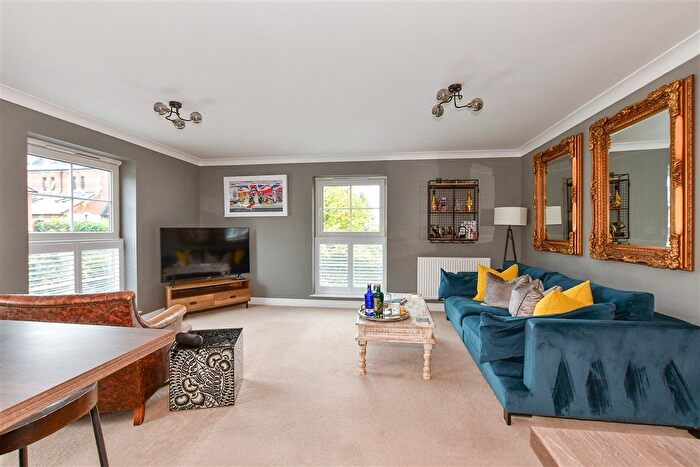 2 Bedroom Flat For Sale In Godfrey Gardens, Chartham Downs, Canterbury, Kent, CT4