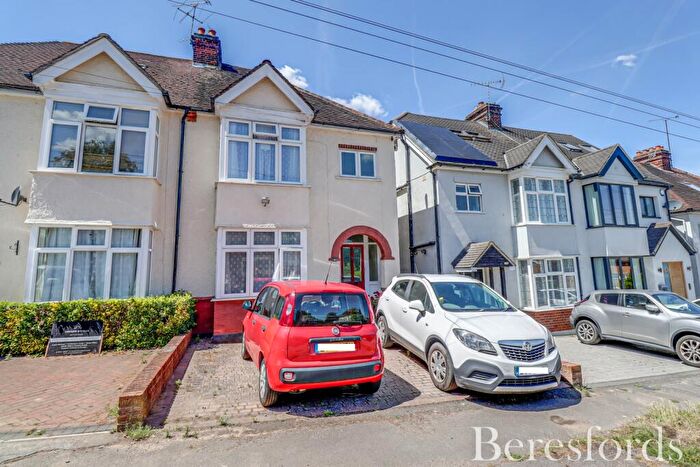 3 Bedroom Semi-Detached House For Sale In Warley Mount, Warley, CM14