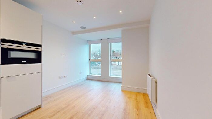 1 Bedroom Flat To Rent In Beverley Way, New Malden, SW20