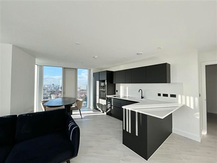 2 Bedroom Flat To Rent In Vista River Gardens, Trinity Way, Manchester, M3