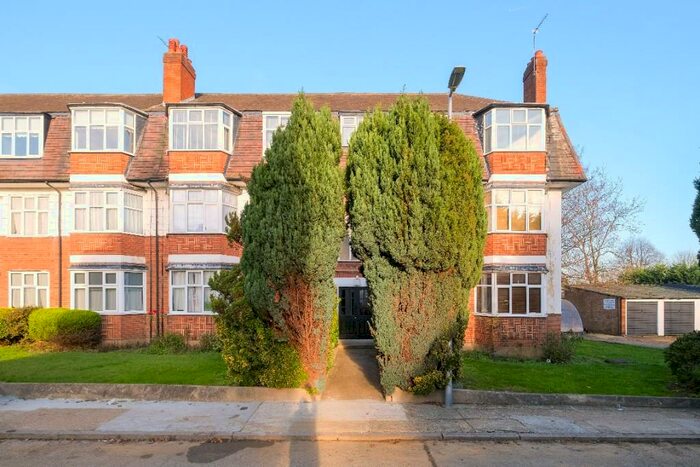 2 Bedroom Flat To Rent In Churchfields, London, E18