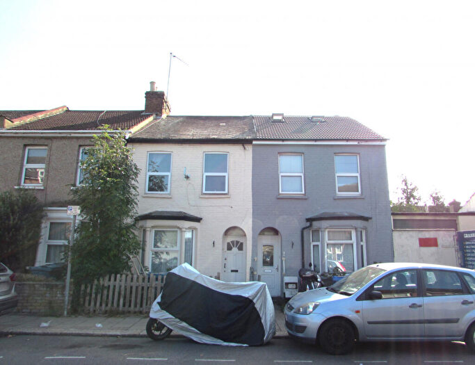 3 Bedroom Terraced House To Rent In Byron Road, Harrow Wealdstone, Middlesex, HA3