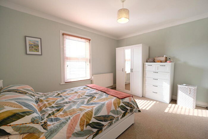 1 Bedroom Flat For Sale In Queens Road, London, N11