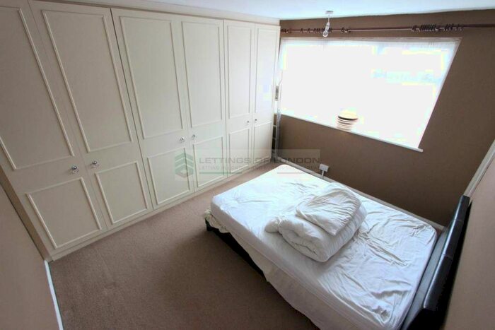 2 Bedroom Flat To Rent In Bramley Close, London, N14